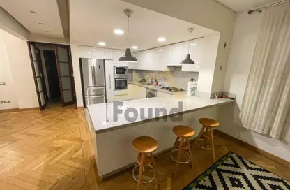 شقة - 2 غرف نوم - 2 حمامات للايجار في شارع محمد مرعشلي - الزمالك - القاهرة