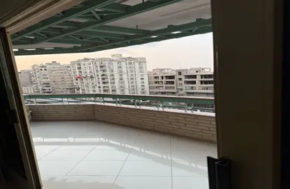 شقة - 2 غرف نوم - 3 حمامات للايجار في شارع ذاكر حسين - الحديقة الدولية - الحي السابع - مدينة نصر - القاهرة