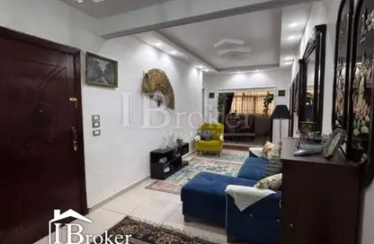 شقة - 6 غرف نوم - 2 حمامات للايجار في شارع عبد المنعم سند - الإبراهيمية - حي وسط - الاسكندرية