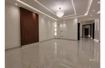Apartment - 3 Bedrooms - 2 Bathrooms for sale in Omar Lotfy St. - Al Hadiqah Al Dawliyah - 7th District - Nasr City - Cairo