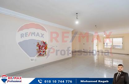 شقة - 5 غرف نوم - 3 حمامات للبيع في ميدان سانت - كفر عبده - رشدي - حي شرق - الاسكندرية