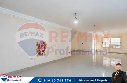 شقة - 5 غرف نوم - 3 حمامات للبيع في ميدان سانت - كفر عبده - رشدي - حي شرق - الاسكندرية