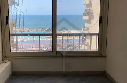 مساحات مكتبية - استوديو - 2 حمامات للبيع في طريق الجيش - رشدي - حي شرق - الاسكندرية