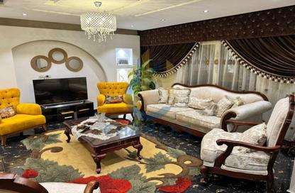 Apartment - 3 Bedrooms - 3 Bathrooms for sale in 50th Street - Zahraa El Maadi - Hay El Maadi - Cairo