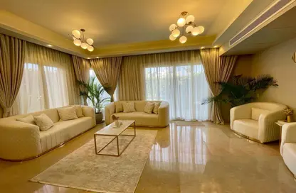 Apartment - 3 Bedrooms - 3 Bathrooms for sale in Royal City - Sheikh Zayed Compounds - Sheikh Zayed City - Giza