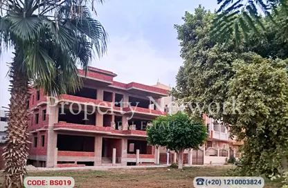 بناية كاملة - 8 غرف نوم - 8 حمامات للبيع في المجاورة الثالثة - الحي الثالث شرق - مدينة الشروق - القاهرة