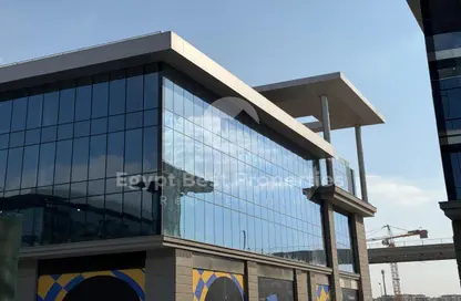 Shop - Studio - 3 Bathrooms for sale in Golden Gate - South Teseen St. - The 5th Settlement - New Cairo City - Cairo
