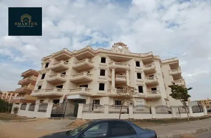Apartment - 3 Bedrooms - 3 Bathrooms for sale in 3rd Area - Shorouk City - Cairo