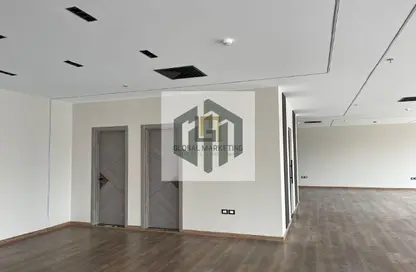 مساحات مكتبية - استوديو - 2 حمامات للايجار في شارع مجمع البنوك - شارع التسعين الجنوبي - التجمع الخامس - مدينة القاهرة الجديدة - القاهرة