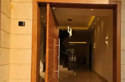 فيلا - 5 غرف نوم - 6 حمامات للايجار في جرين فالي - الحي الخامس - مدينة الشروق - القاهرة