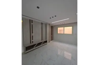 شقة - 3 غرف نوم - 2 حمامات للبيع في البوابة الرابعة - مينا - حدائق الاهرام - الجيزة شقة - 3 غرف نوم - 2 حمامات للبيع في البوابة الرابعة - مينا - حدائق الاهرام - الجيزة