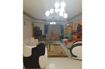 Apartment - 3 Bedrooms - 3 Bathrooms for rent in Mohamed Korayem St. - 6th Zone - Nasr City - Cairo