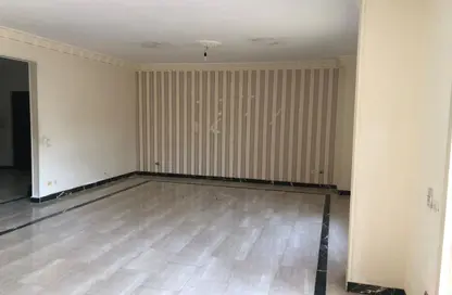 Apartment - 3 Bedrooms - 3 Bathrooms for rent in Green Residence 2 - 8th District - Sheikh Zayed City - Giza