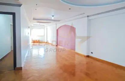 Apartment - 2 Bedrooms - 1 Bathroom for sale in Smouha - Hay Sharq - Alexandria