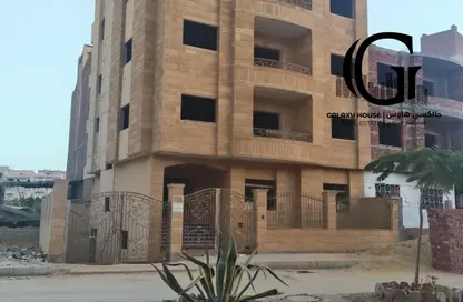 بناية كاملة - 8 غرف نوم - 8 حمامات للبيع في المجاورة الثانية - الاسكان العائلي - مدينة الشروق - القاهرة