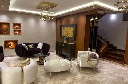 Villa - 5 Bedrooms - 5 Bathrooms for sale in Royal City - Sheikh Zayed Compounds - Sheikh Zayed City - Giza