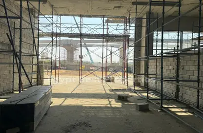 محل تجاري - استوديو - 1 حمام للبيع في جولدن جيت - شارع التسعين الجنوبي - التجمع الخامس - مدينة القاهرة الجديدة - القاهرة