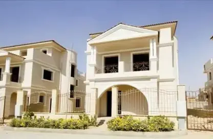 Villa - 4 Bedrooms - 6 Bathrooms for sale in Maxim - The 1st Settlement - New Cairo City - Cairo