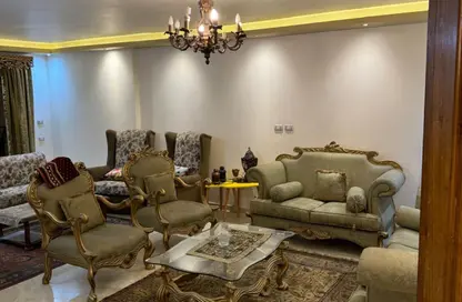 شقة - 4 غرف نوم - 2 حمامات للبيع في شارع الدكتور سيد صبري - المنطقة الثامنة - مدينة نصر - القاهرة