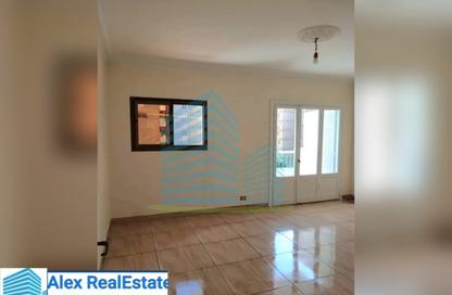 Apartment - 2 Bedrooms - 1 Bathroom for rent in Garden City Smouha St. - Smouha - Hay Sharq - Alexandria