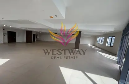 Office Space - Studio - 5 Bathrooms for rent in Arkan Plaza - 26th of July Corridor - Sheikh Zayed City - Giza