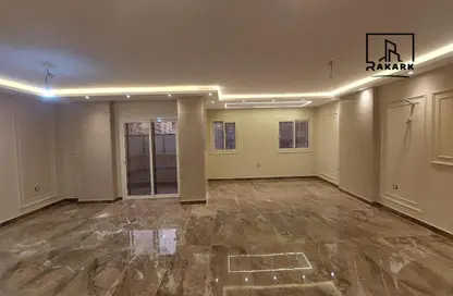 Office Space - Studio - 3 Bathrooms for rent in Hassan Ma'moon St. - 6th Zone - Nasr City - Cairo