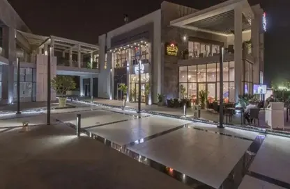محل تجاري - استوديو - 2 حمامات للبيع في ريتزي - شارع الشباب - الشيخ زايد - الجيزة