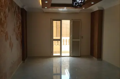 شقة - 3 غرف نوم - 2 حمامات للبيع في البوابة الثالثة القديمة - خفرع - حدائق الاهرام - الجيزة