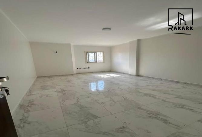 8313837 - Property Image 2