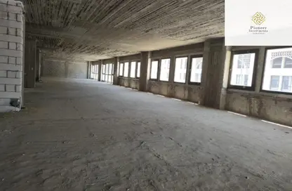 محل تجاري - استوديو - 4 حمامات للايجار في اركان بلازا - محور 26 يوليو - الشيخ زايد - الجيزة