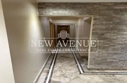 Office Space - Studio - 1 Bathroom for sale in Zahraa Al Maadi St. - Degla - Hay El Maadi - Cairo
