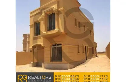 Villa - 5 Bedrooms - 4 Bathrooms for sale in Royal Meadows - Sheikh Zayed Compounds - Sheikh Zayed City - Giza