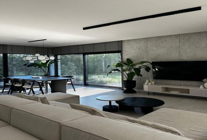 8033385 - Property Image 2