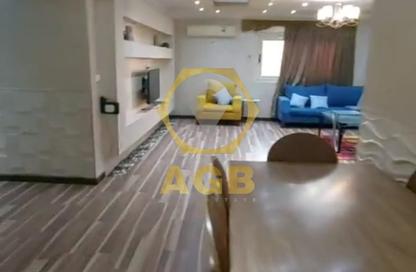 شقة - 2 غرف نوم - 2 حمامات للبيع في شارع شهاب - المهندسين - الجيزة