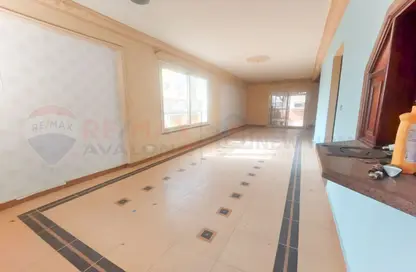 Apartment - 3 Bedrooms - 2 Bathrooms for sale in Janaklees - Hay Sharq - Alexandria