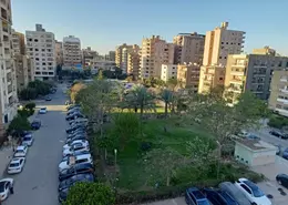 شقة - 5 غرف نوم - 2 حمامات للبيع في شارع الدكتور نجيب محفوظ - المنطقة الثامنة - مدينة نصر - القاهرة