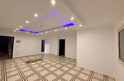 Apartment - 3 Bedrooms - 1 Bathroom for rent in 10th Sector - Zahraa El Maadi - Hay El Maadi - Cairo