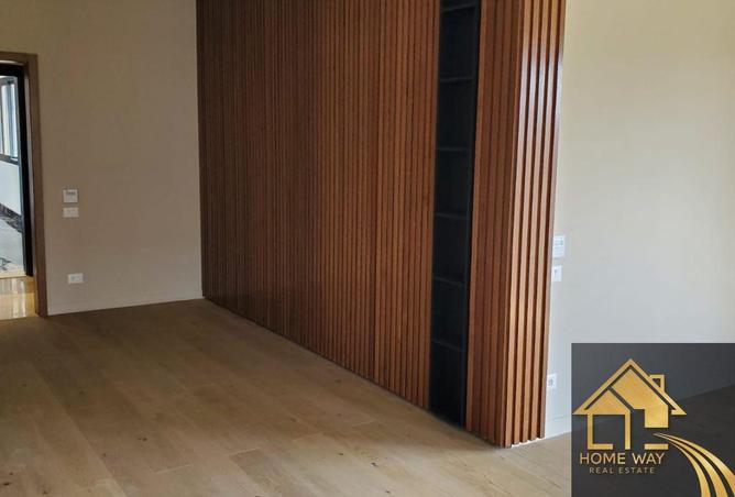 8306600 - Property Image 3