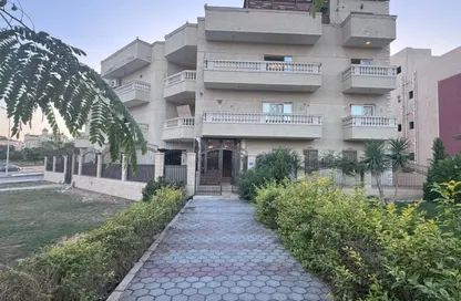 شقة - 3 غرف نوم - 3 حمامات للبيع في شارع 11 - المجاورة الاولي - الحي السابع - مدينة الشروق - القاهرة