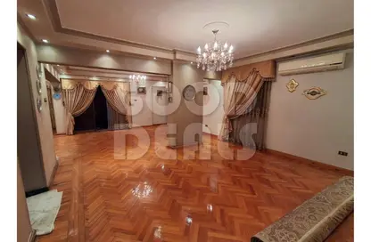 شقة - 3 غرف نوم - 2 حمامات للبيع في شارع عبد الله بن رواحه - ميدان الحجاز - النزهة - القاهرة