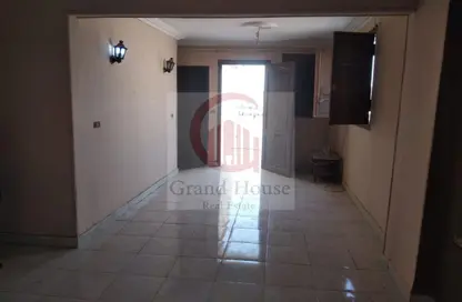 Apartment - 2 Bedrooms - 1 Bathroom for rent in Area B - Ganoob El Acadimia - New Cairo City - Cairo