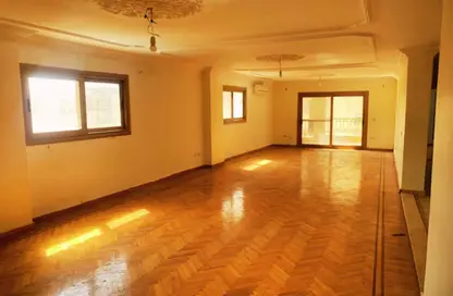 Apartment - 3 Bedrooms - 3 Bathrooms for rent in Essam Helmy Al Masry St. - Smouha - Hay Sharq - Alexandria