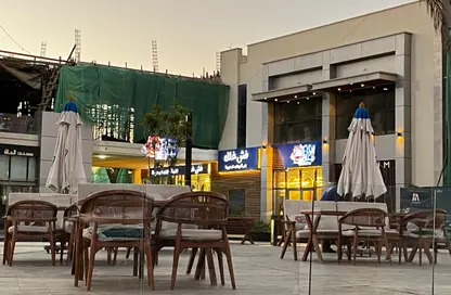 محل - استوديو - 2 حمامات للبيع في مول وان أو وان - الشيخ زايد - الجيزة