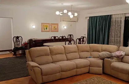 شقة - 3 غرف نوم - 2 حمامات للبيع في شارع شهاب - المهندسين - الجيزة