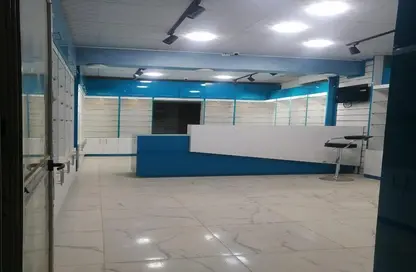 محل - استوديو - 1 حمام للبيع في ماي فير ريزدنس - كمبوندات الشروق - مدينة الشروق - القاهرة