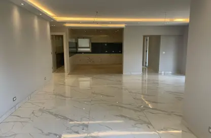Apartment - 3 Bedrooms - 3 Bathrooms for sale in Hyde Park - 5th Settlement Compounds - The 5th Settlement - New Cairo City - Cairo