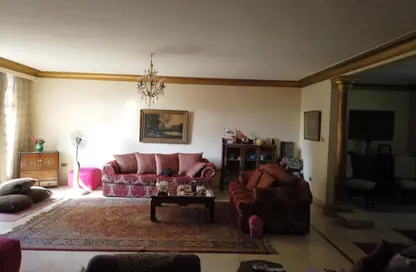 شقة - 4 غرف نوم - 3 حمامات للبيع في شارع عبد المنعم رياض - المهندسين - الجيزة