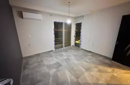 شقة - 3 غرف نوم - 2 حمامات للايجار في دى سكوير - منطقة الداون تاون - العاصمة الإدارية الجديدة - القاهرة