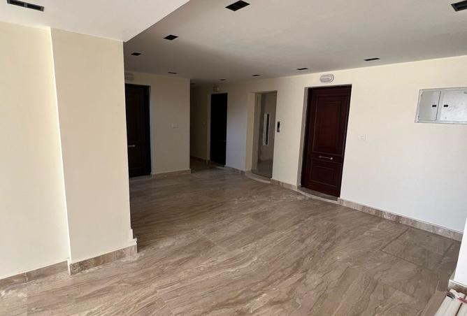 8082412 - Property Image 2