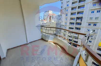 Apartment - 3 Bedrooms - 1 Bathroom for sale in Mahmoud Al Essawy St. - Miami - Hay Awal El Montazah - Alexandria